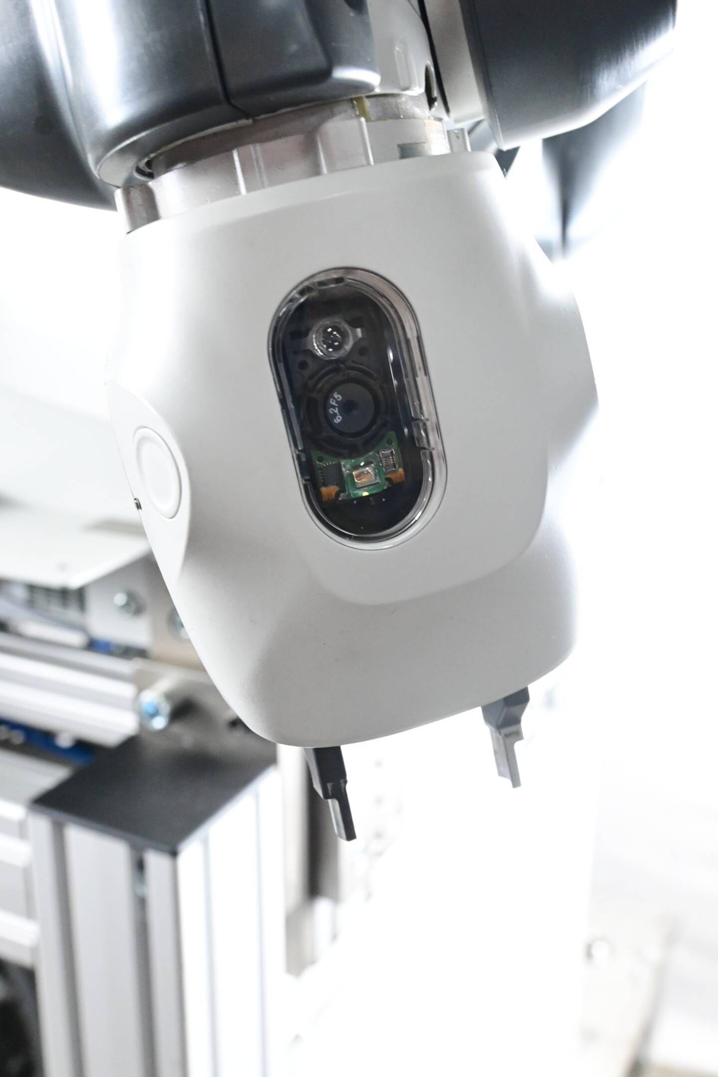 ABB Roboter YuMi IRB14000 ( IRB14000-0.5/C.5 ) inkl. Dockingstation YuMi + Panel