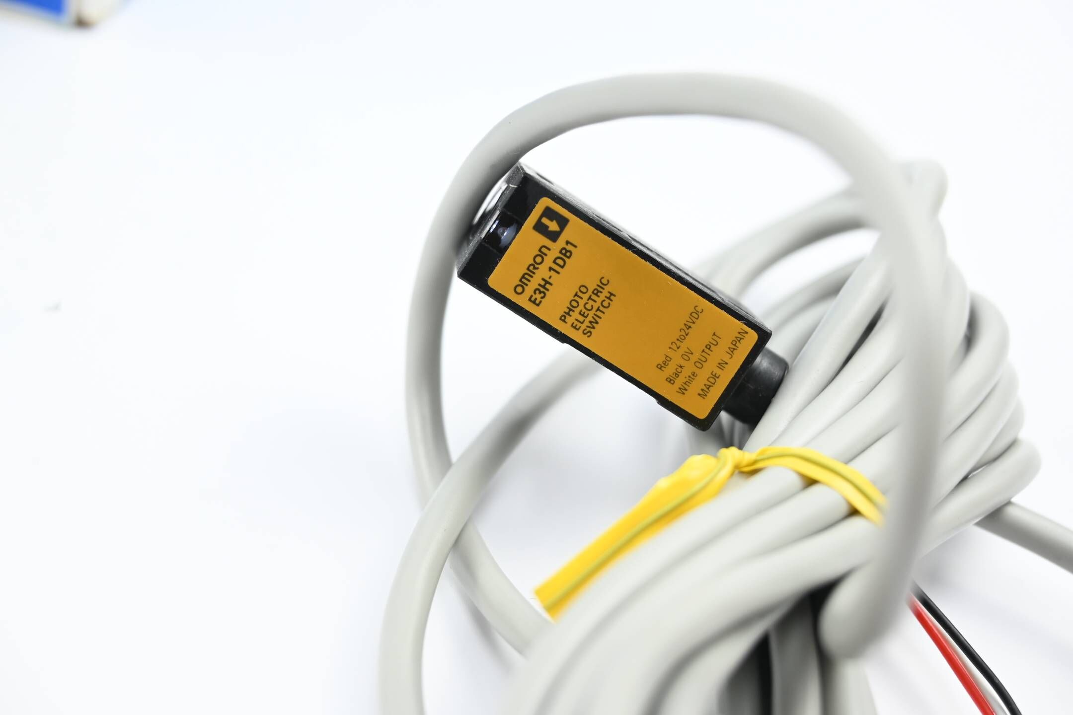 Omron Photoelectric Switch 12-24 VDC ( E3H-1B1 )